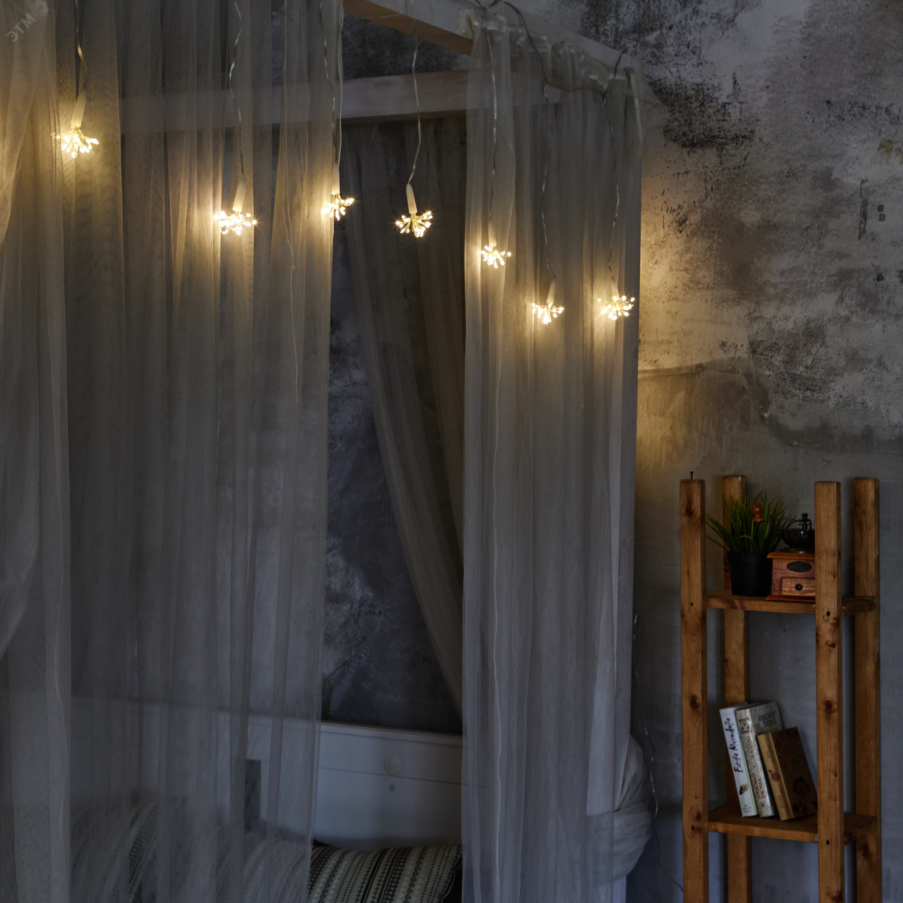 Фото товара Гирлянда светодиодная Звезда 2,5м 200 светодиодов теплый белый Провод прозрачный ULD-S0250-200/S TA WARM WHITE IP44 STARBURST UL-00008564