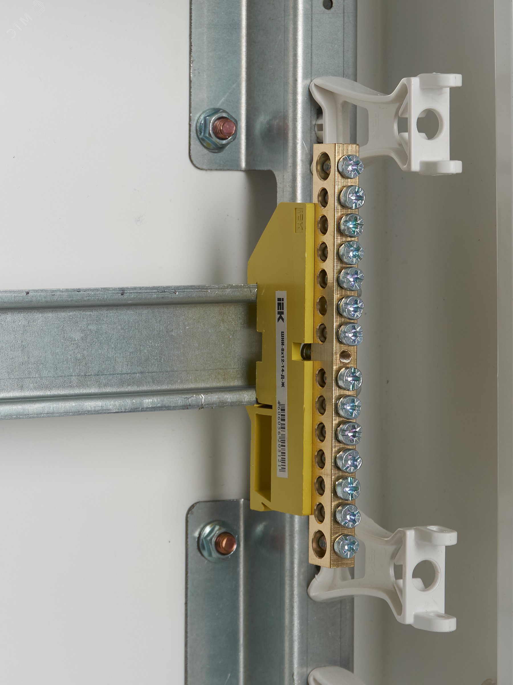 Фото товара Шина PE "земля" на DIN-изол ШНИ-8х12-14-Д-Ж YNN10-812-14D-K05