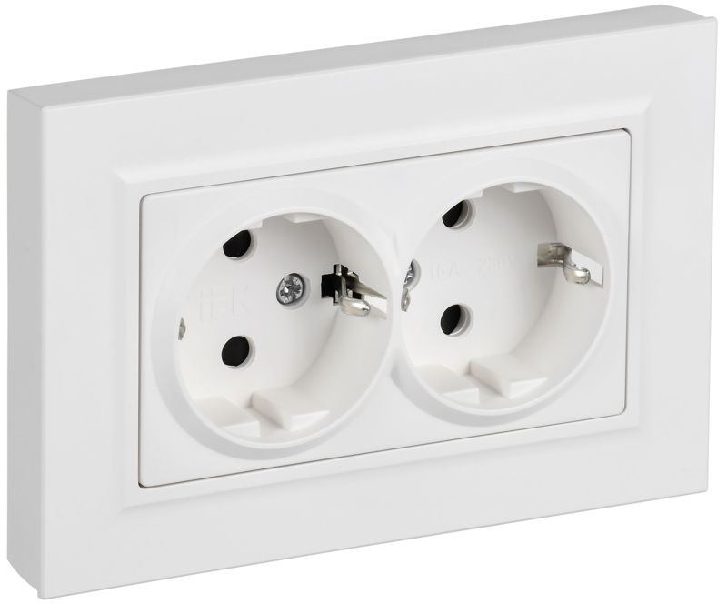 BRITE Розетка 2-местная с заземлением с защитными шторками плоская 16А в сборе РСшПл12-3-БрАБ арктический белый IEK BR-R28-16-K91-F