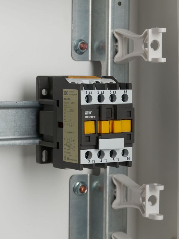 Контактор КМИе-10910 9А 230В/АС3 1НО KKME11-009-230-10