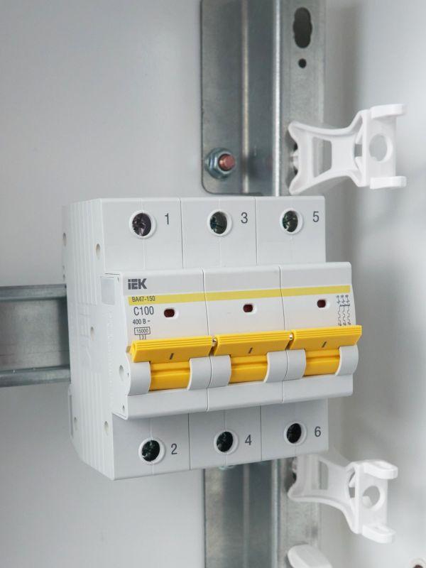 Выключатель автоматический модульный 3п C 100А 15кА ВА47-150 KARAT IEK MVA50-3-100-C