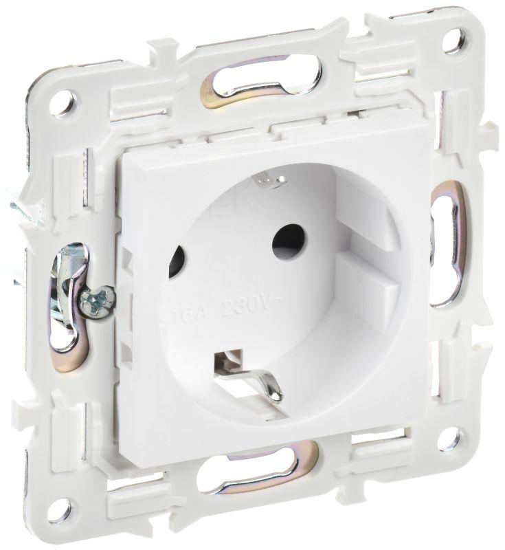 SKANDY Розетка с заземлением с защитными шторками 16А безвинтовое крепление SK-R06W арктический белый IEK SK-R14-16-1-K01