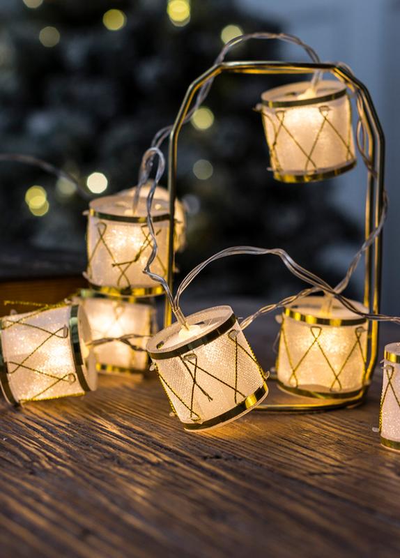 Фото товара Гирлянда светодиодная "Барабаны" pvc 5х4см 10LED тепл. бел. 1.8+0.3м КОСМОС KOC_GIR-B117